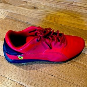 Puma red leather Ferrari Boy sneakers